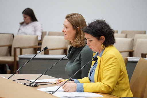 carly, a white woman with short blonde hair testifying